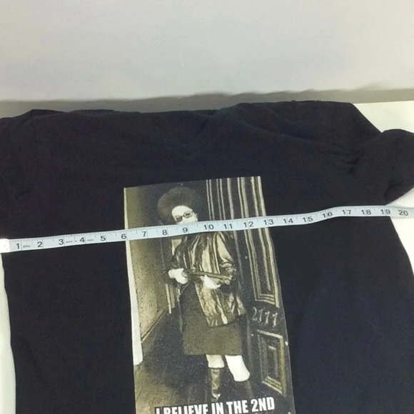 Angela Davis “I Believe In The 2nd Amendment Too, Sugah” Graphic Tee – Political - Picture 2 of 6